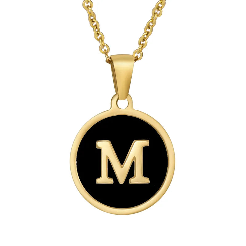 Valithra Gold Necklace Inicial Letra M Fondo Negro