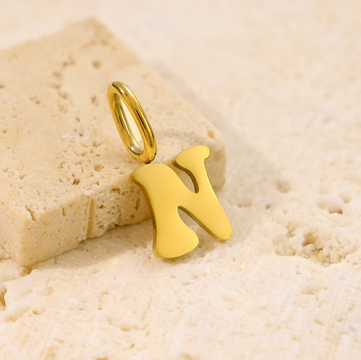 Iris Charm / Inicial N / No Incluye Cadena