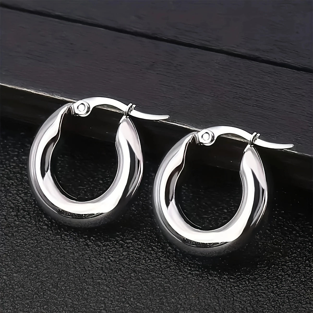 Njuuno Silver Earrings