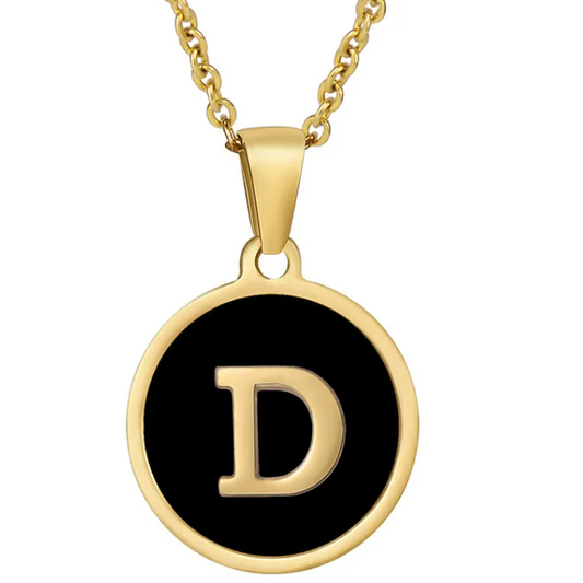 Valithra Gold  Necklace Inicial Letra D  Fondo Negro