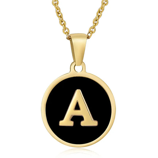 Valithra Gold   Necklace Inicial  Letra A  fondo Negro