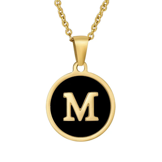 Valithra Gold Necklace  Inicial Letra M Fondo Negro