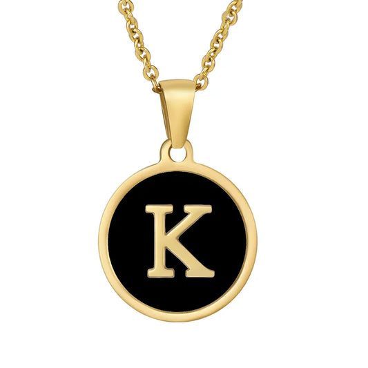 Valithra Gold Necklace Inicial Letra K  Fondo Negro